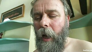 ສາວລັດເຊຍດູດ cock ແລະໄດ້ຮັບການ penetration ຮ້ອນໃນ pussy ໃກ້ຊິດ