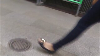 Guy fucks ຫນຸ່ມແບບ doggy ໃນ Pussy